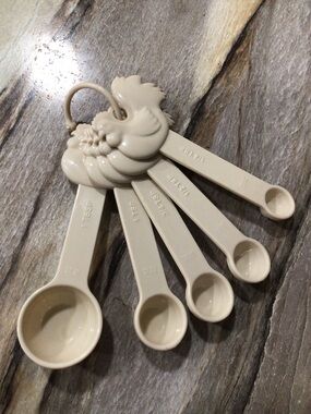 Paula Deen Rooster Measuring Spoons Set 5pc Beige Nesting Farmhouse VTG.